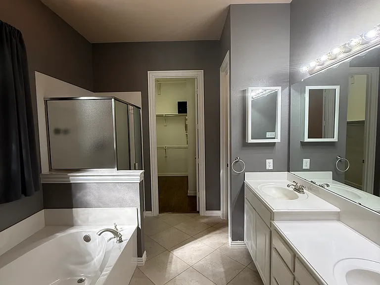 2200 Stone Creek Dr — Photo 16