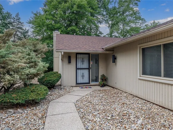 22156 Meadowsouth Ct, Strongsville, OH 44149