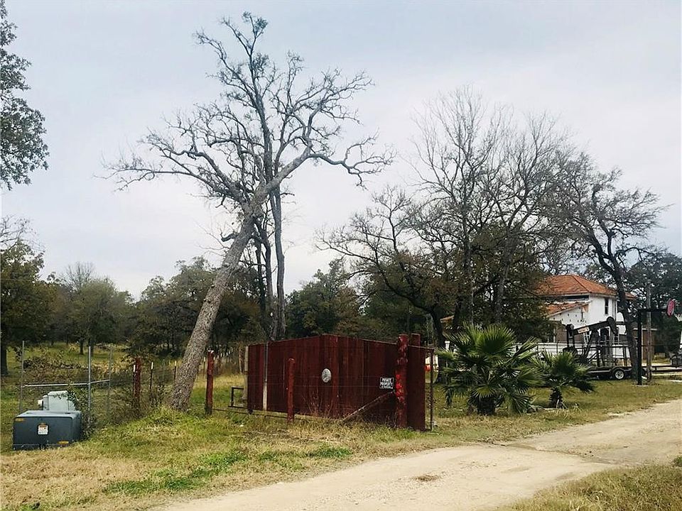 2nd image of 100 Elm Dr