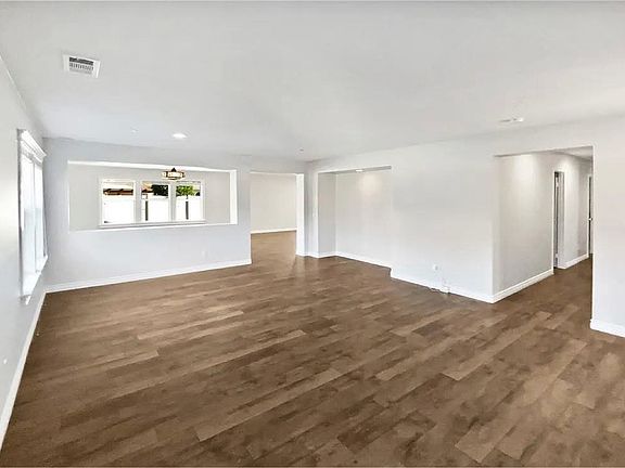 4th image of 31870 Victoria Pl