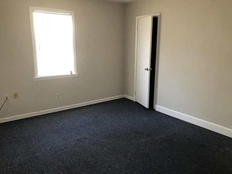 1001 W Hancock St #B — Photo 8