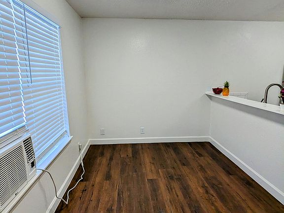 5th image of 200 E Courtland Pl APT 5