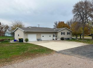 708 Dupont Ave NE, Renville, MN 56284