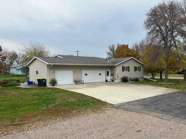 708 Dupont Ave NE, Renville, MN 56284