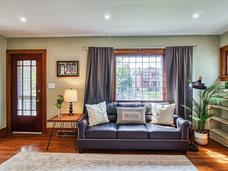 237 W Girard Blvd — Photo 5