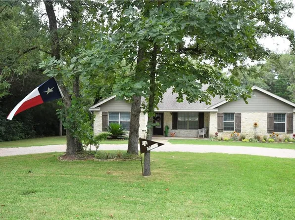 1095 Phillips St, Lexington, TX 78947