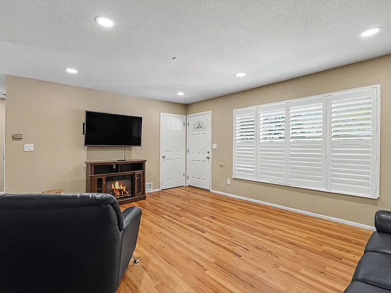 2854 S Yates St — Photo 6