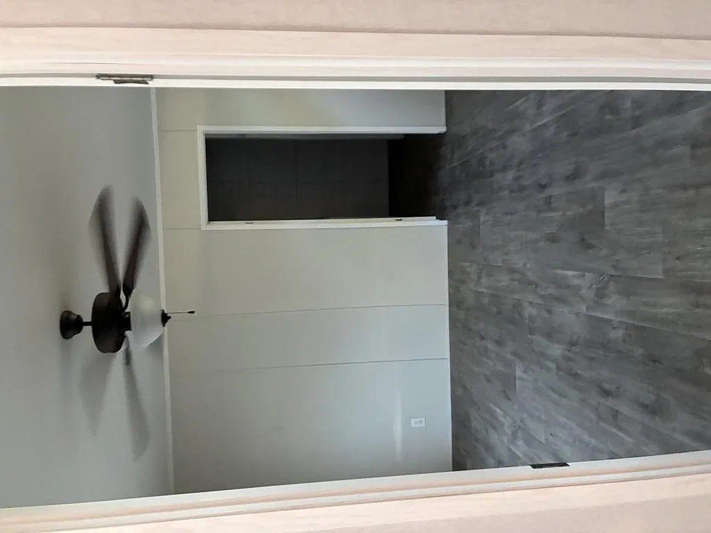 208 Logan Ln — Photo 4