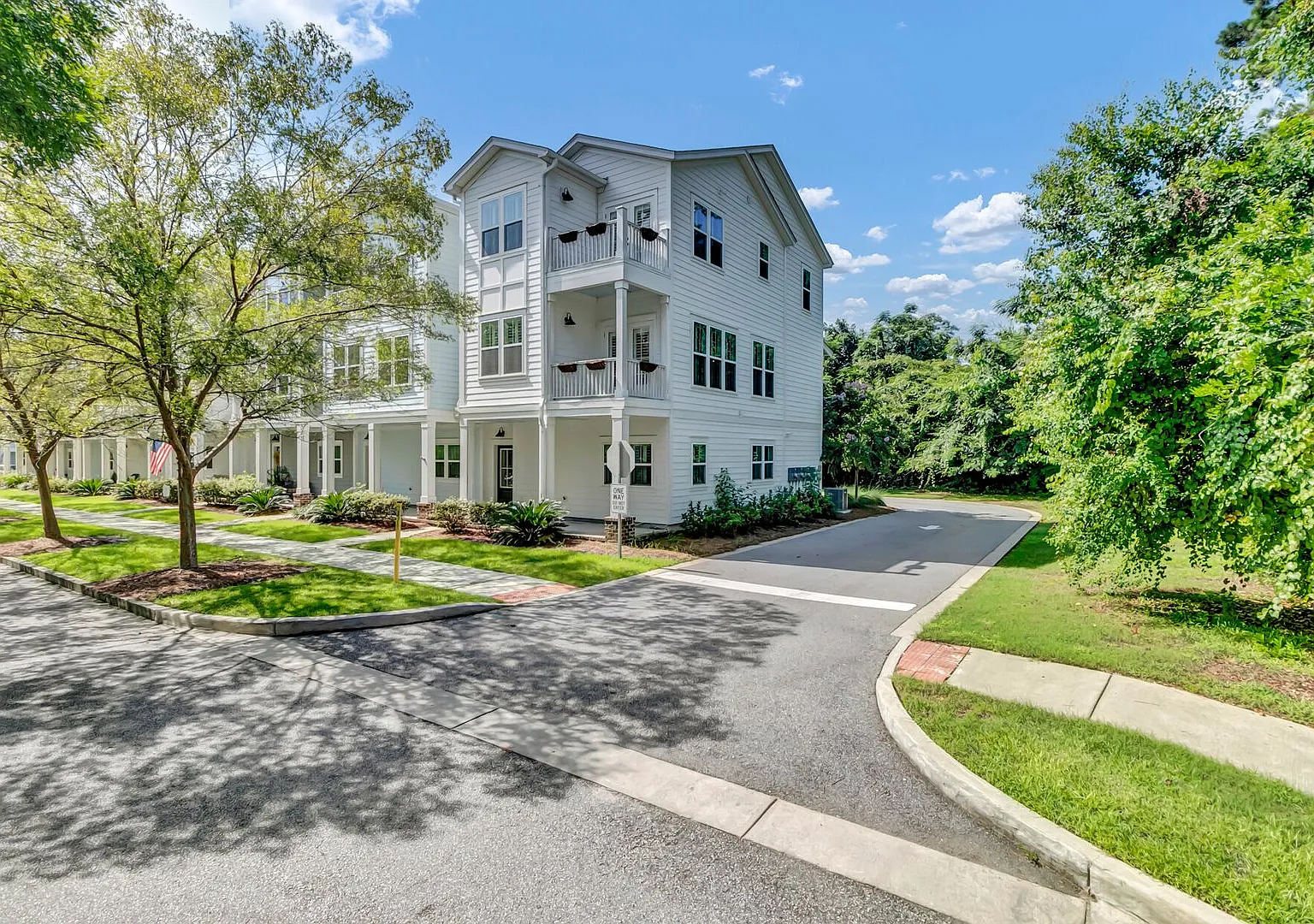 4 bedroom, fully furnished townhouse in Daniels Orchard, Summerville — Photo 2