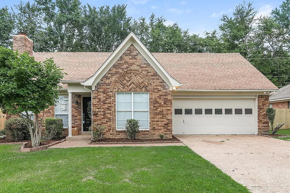 3 bed, 2.0 bath, 1300 sqft, $1,680 — Photo 1