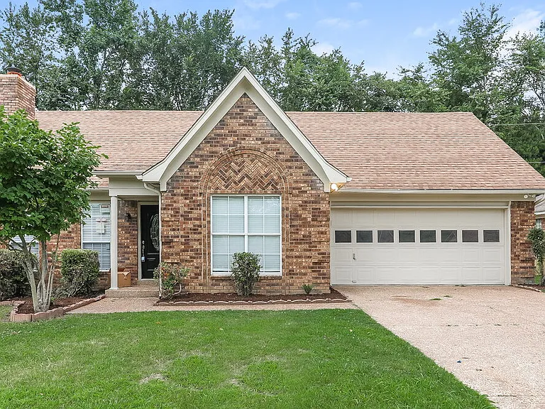 5896 Pipers Green Ln — Photo 1