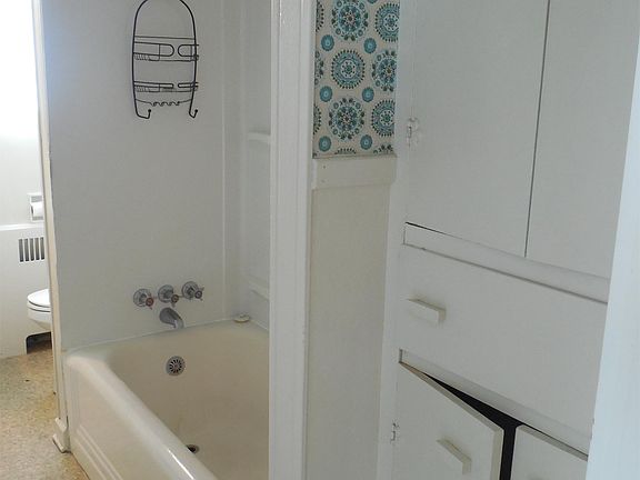 5th image of 411 W Grove St APT 2