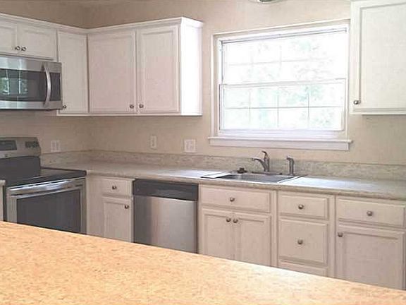 2nd image of 3200 Club House Ct
