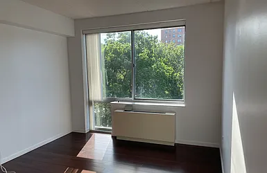 Rented by R New York