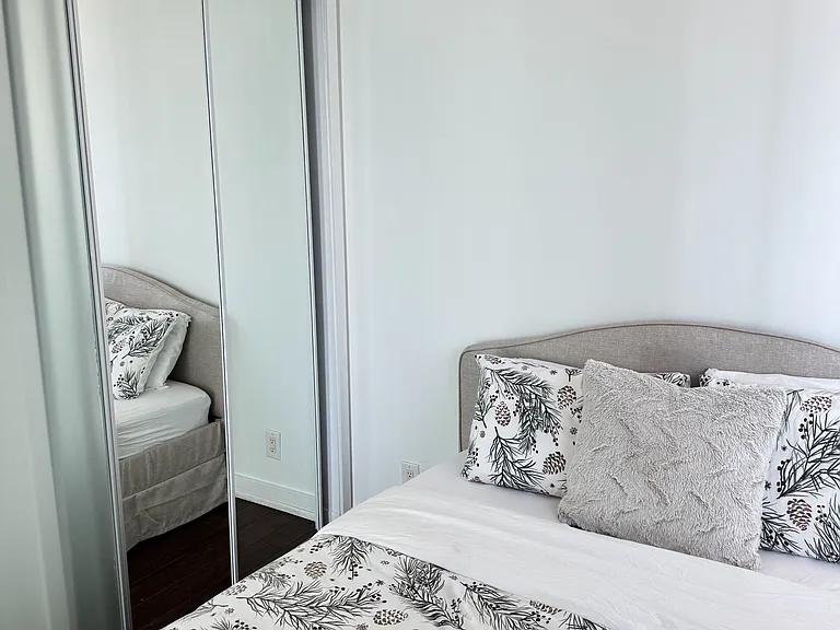 14 York St #1002 — Photo 12