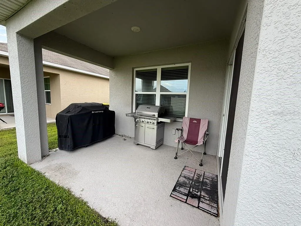 3 bed, 2.0 bath, 1690 sqft, $2,200 — Photo 3