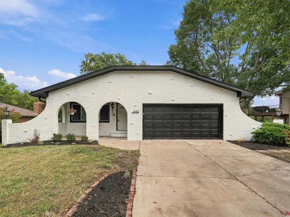 6932 Antler Dr, Lincoln, NE 68516
