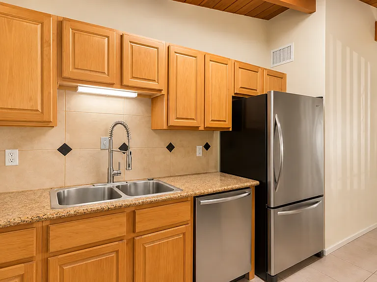 1303 N Roberts Way — Photo 10