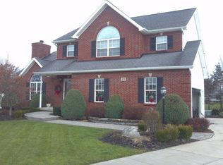 28 Clermont Ct, Lancaster, NY 14086