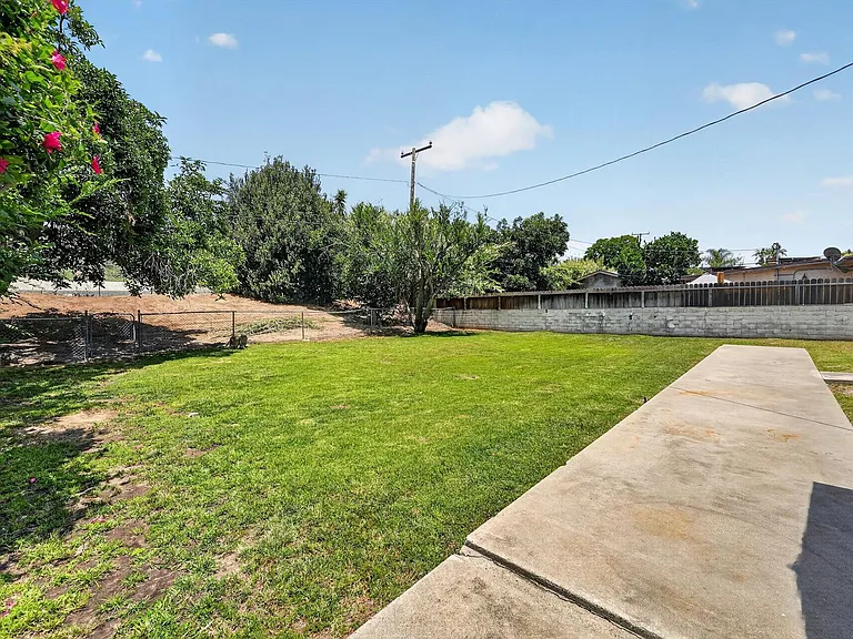 1737 Jacaranda Pl — Photo 22