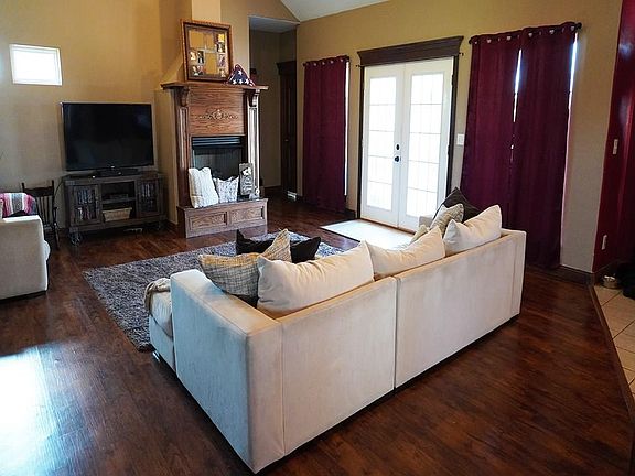 3rd image of 407 Dana Ln