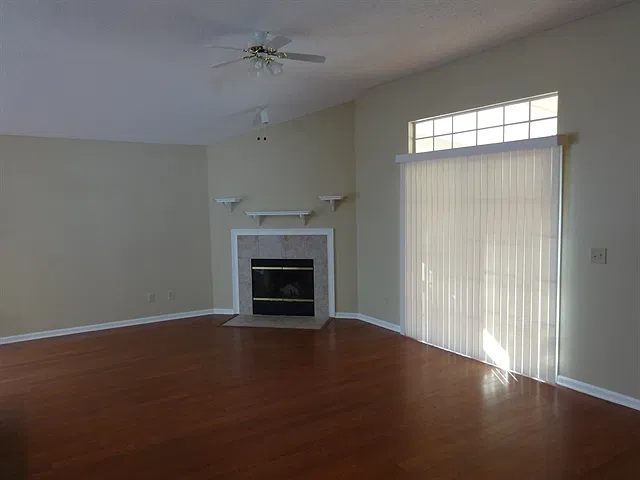 4 bed, 2.5 bath, 2330 sqft, $2,765 — Photo 4