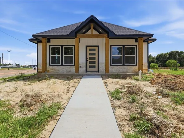 701 Royal Ave, Port Neches, TX 77651