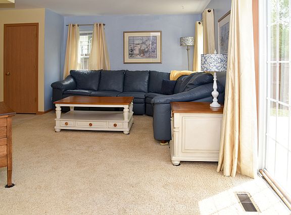 5th image of 12915 W Wakefield Dr