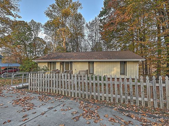 3rd image of 137 Poplar Hill Dr
