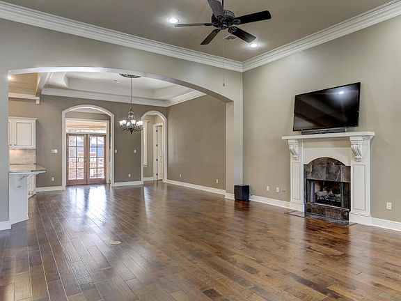 4th image of 204 Petrus Dr