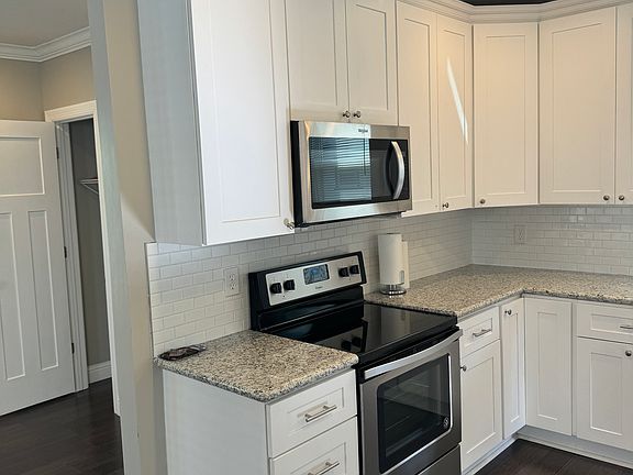 3rd image of 2527 Valley Ave