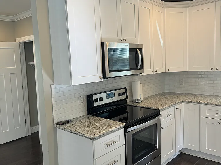 2527 Valley Ave — Photo 3