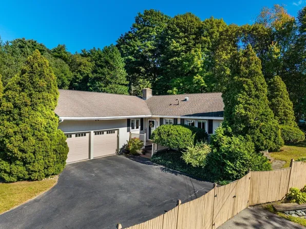 1 Birchwood Ter, Groveland, MA 01834