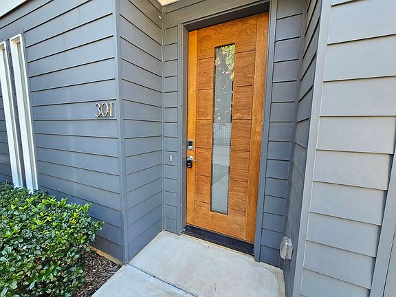 4th image of 3816 San Jacinto St Unit 301