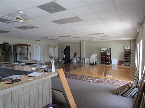 4th image of 13301 Burgess Ave