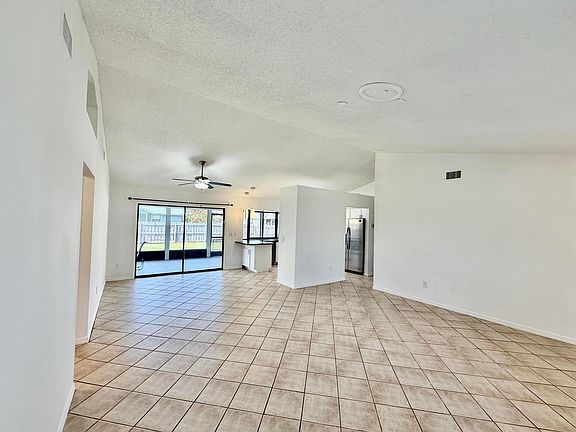 5th image of 219 SW Langfield Avenue