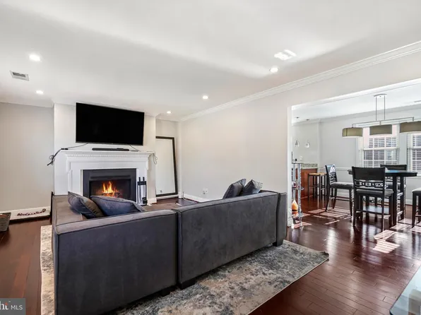 2009 37th St SE APT 301, Washington, DC 20020