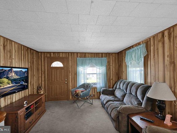 5th image of 7 Seyfert Dr