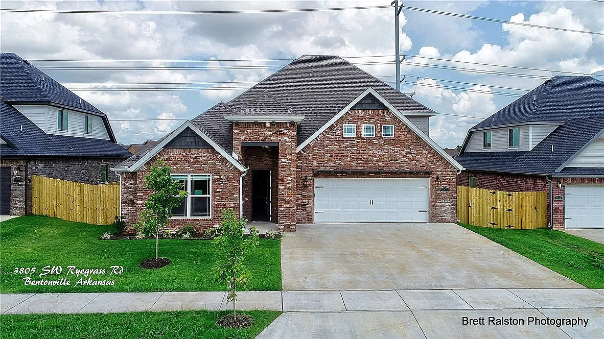 4 bed, 2347 sqft, $2,700 — Photo 1
