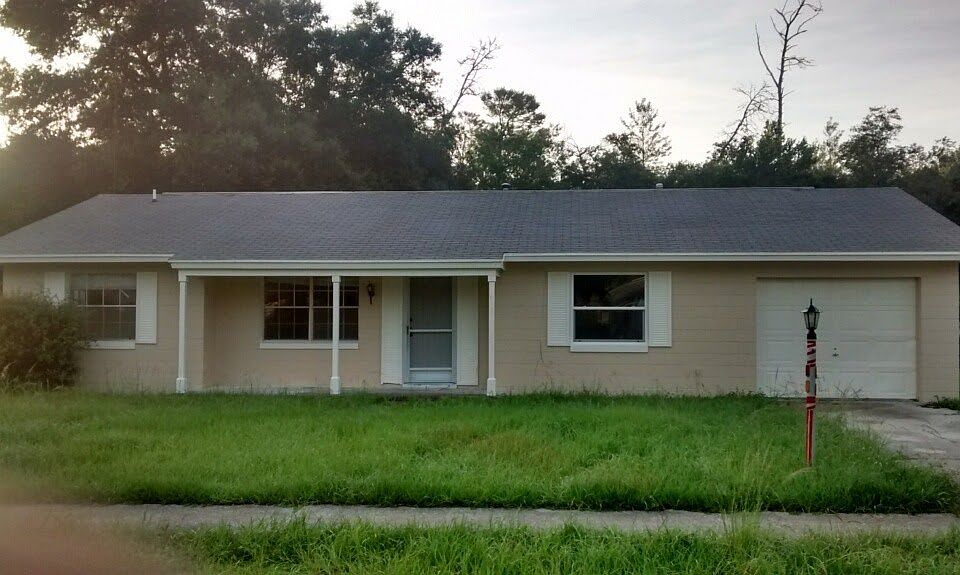 2nd image of 415 Marion Oaks Dr