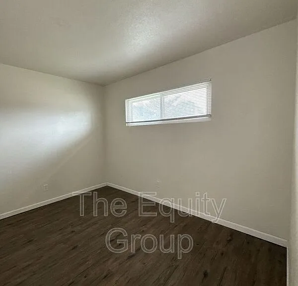 331 E Elm St #1 — Photo 6