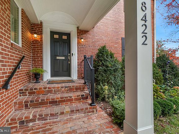 3rd image of 8422 Queen Annes Dr
