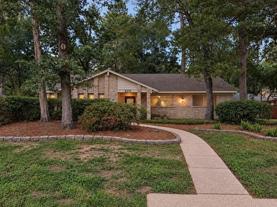 2111 Riverlawn Dr