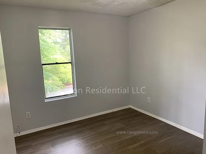5825 Vernier Dr — Photo 9