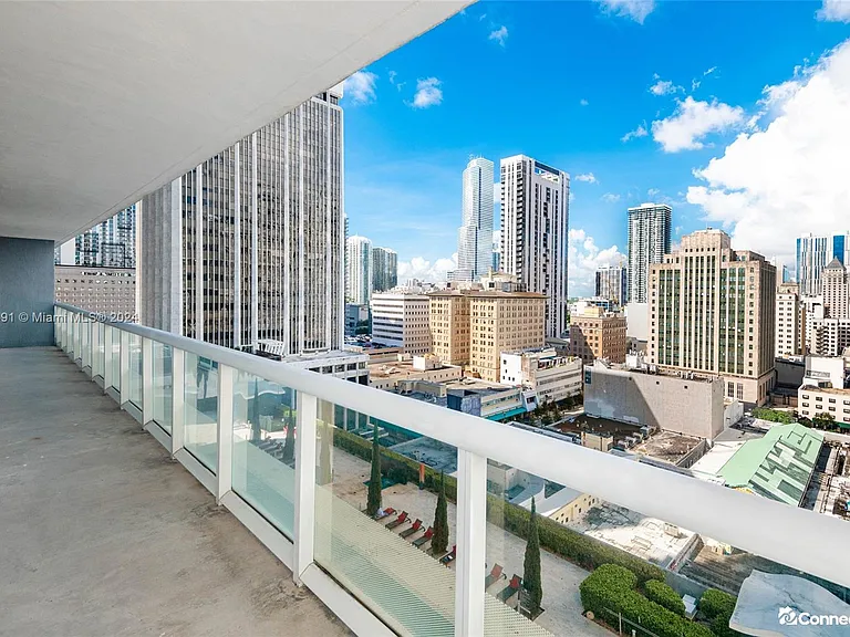 50 Biscayne Blvd — Photo 4