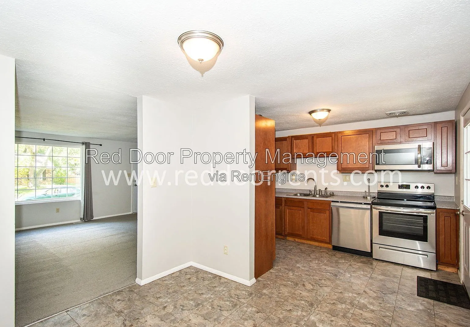 3 bed, 1.0 bath, 1602 sqft, $1,700 — Photo 2