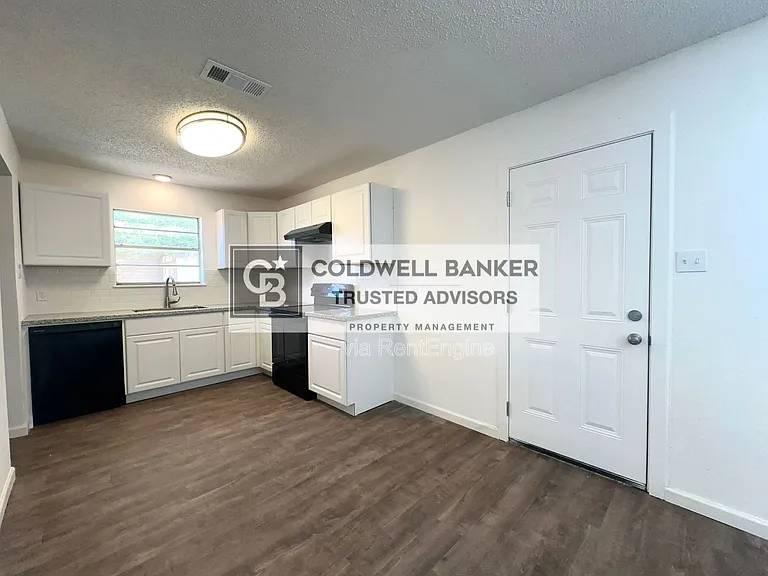 4506 Itasca St — Photo 2