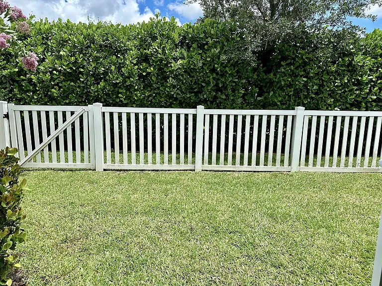 6112 NW Cullen Way — Photo 14