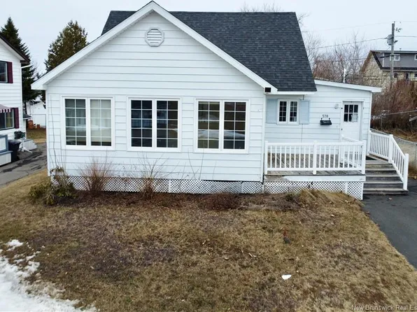570 Stout Ct, Bathurst, NB E2A 2P3
