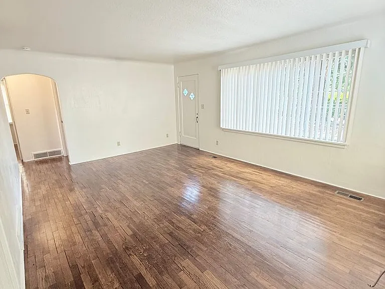 4534 The Cedars — Photo 5